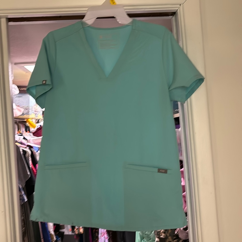 Figs top surgical green